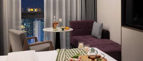 Chambre économique double, vue sur la ville | Bureau, espace de travail pour ordinateurs portables