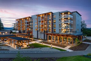 Exterior - Full Residence Retreat w/ BBQ Area & Luxury Tub | Steps to Golf & Spa (Campbell River)