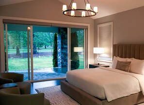 Room - Full Residence Retreat w/ BBQ Area & Luxury Tub | Steps to Golf & Spa (Campbell River)