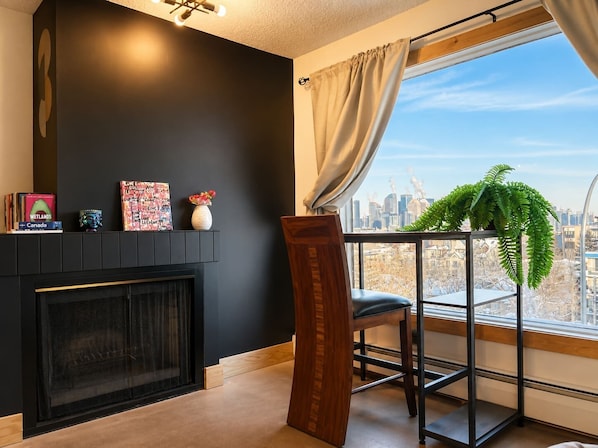 Interior - Charming 2Bd Apartment in Downtown Calgary (Calgary)