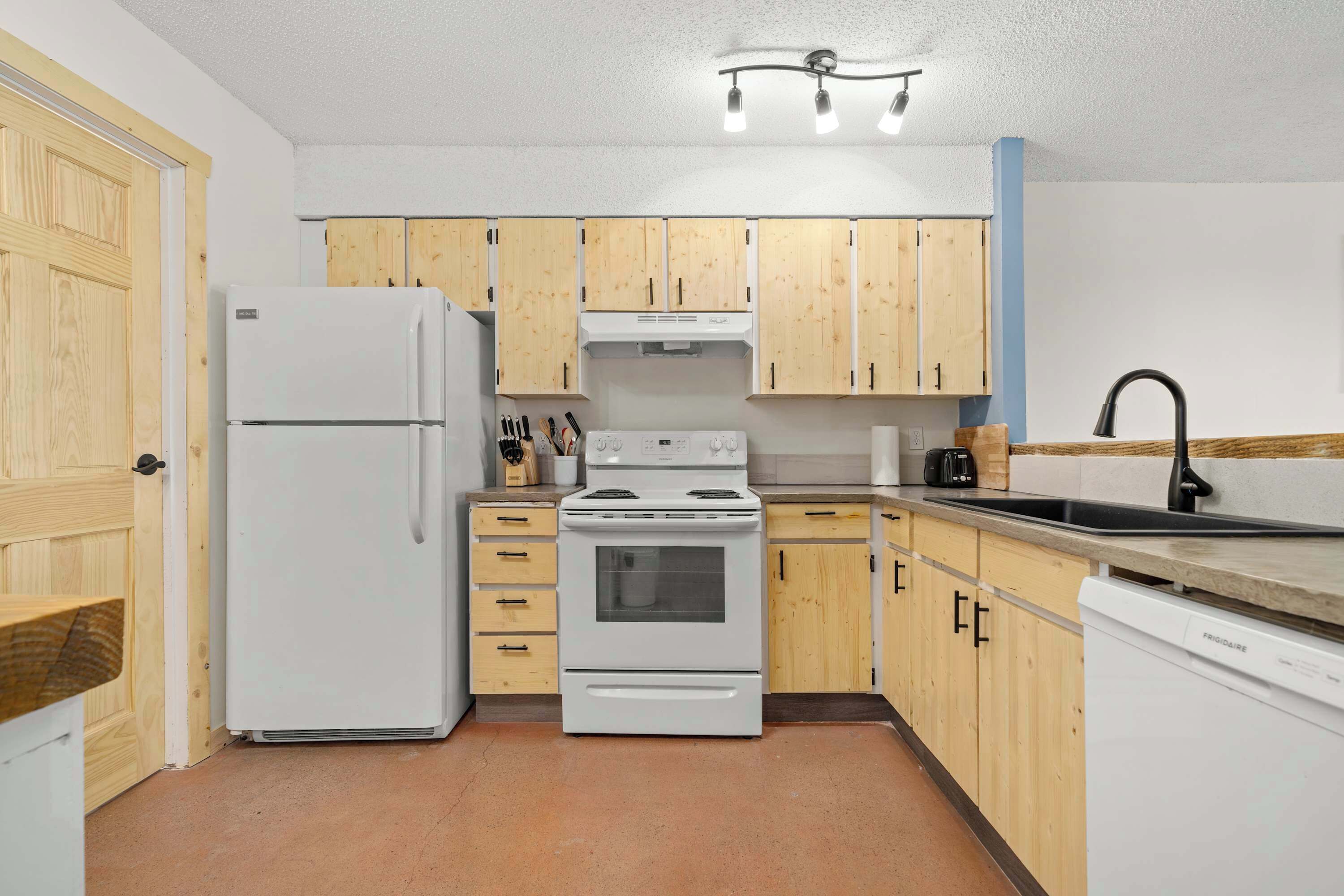 Fridge, microwave, oven, dishwasher