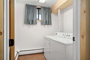 Interior - Cute Bankview 2BDRM Unit w/ Amazing YYC Views! (Calgary)