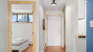 Unclassified image, 3 of 16, button - Cute Bankview 2BDRM Unit w/ Amazing YYC Views! (Calgary)