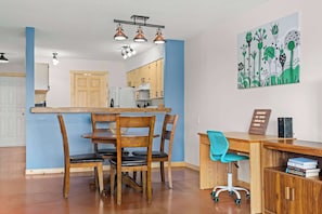 Dining - Cute Bankview 2BDRM Unit w/ Amazing YYC Views! (Calgary)