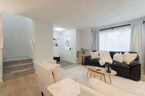 Unclassified image, 3 of 47, button - Entire Modern House Bright & Spacious - Calgary (Calgary)