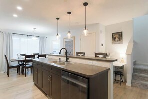 Unclassified image, 5 of 47, button - Entire Modern House Bright & Spacious - Calgary (Calgary)