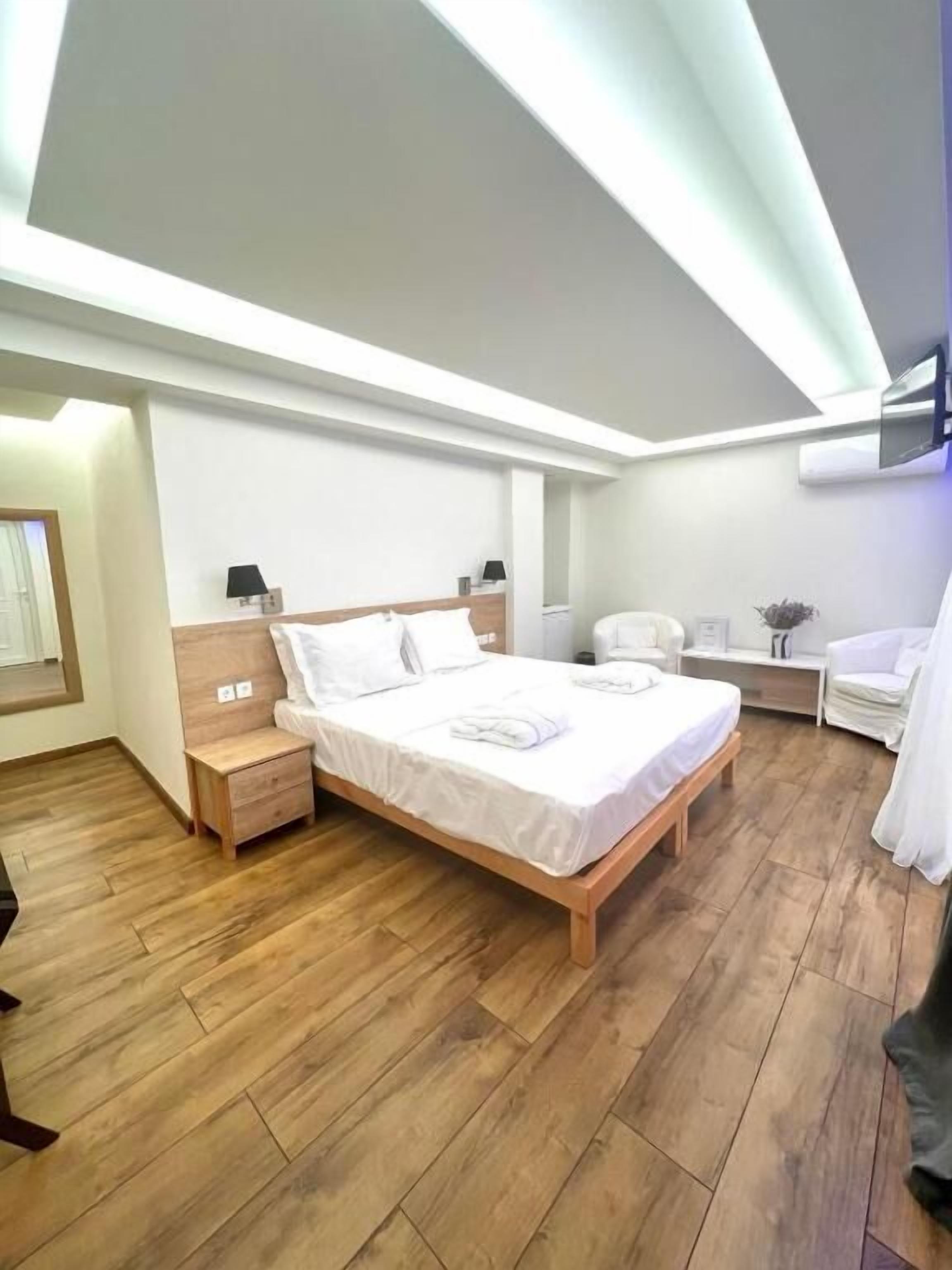 Zimmersafe, Schreibtisch, schallisolierte Zimmer, Bügeleisen/Bügelbrett