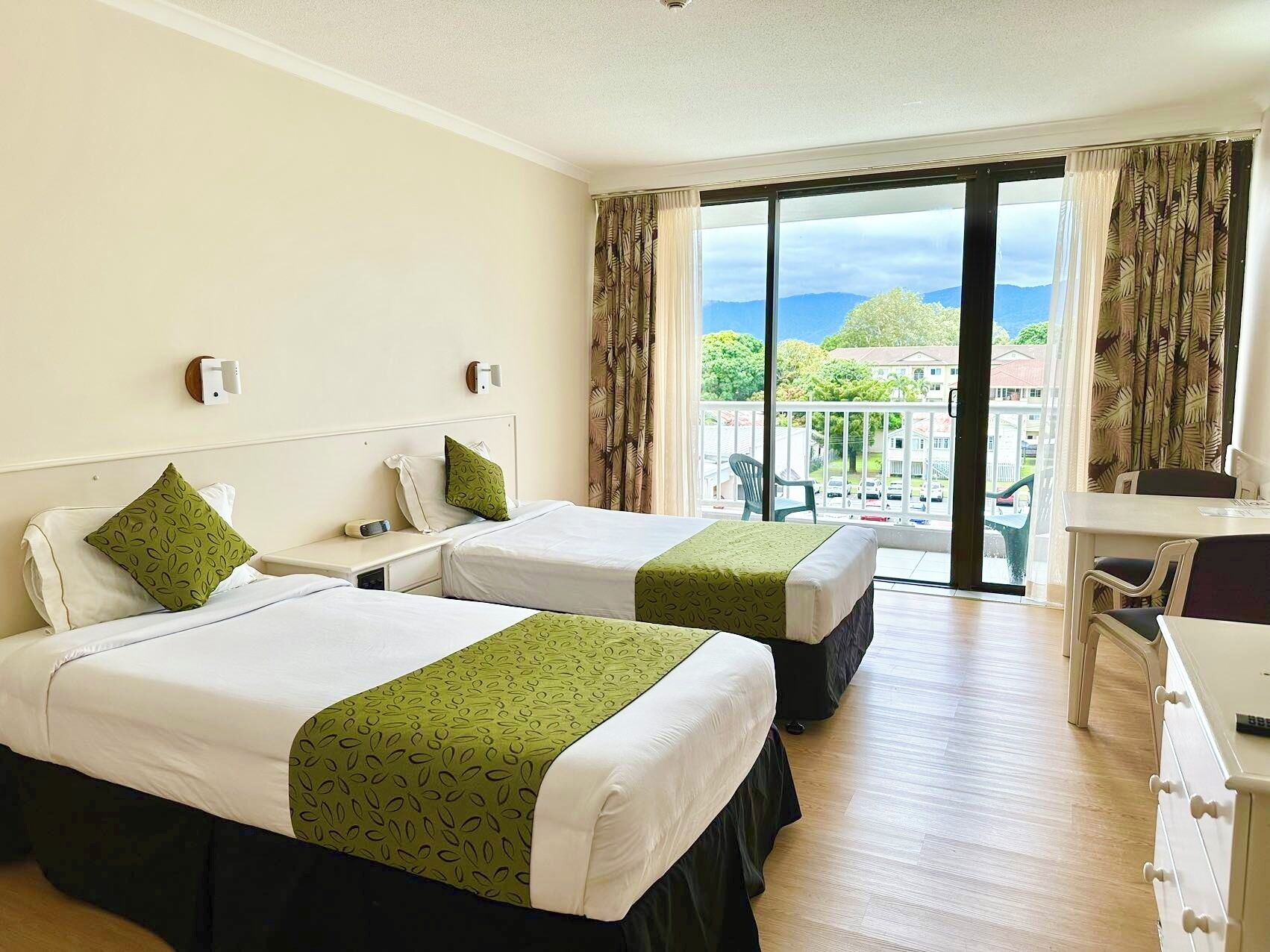 Twin Room, Mountain View