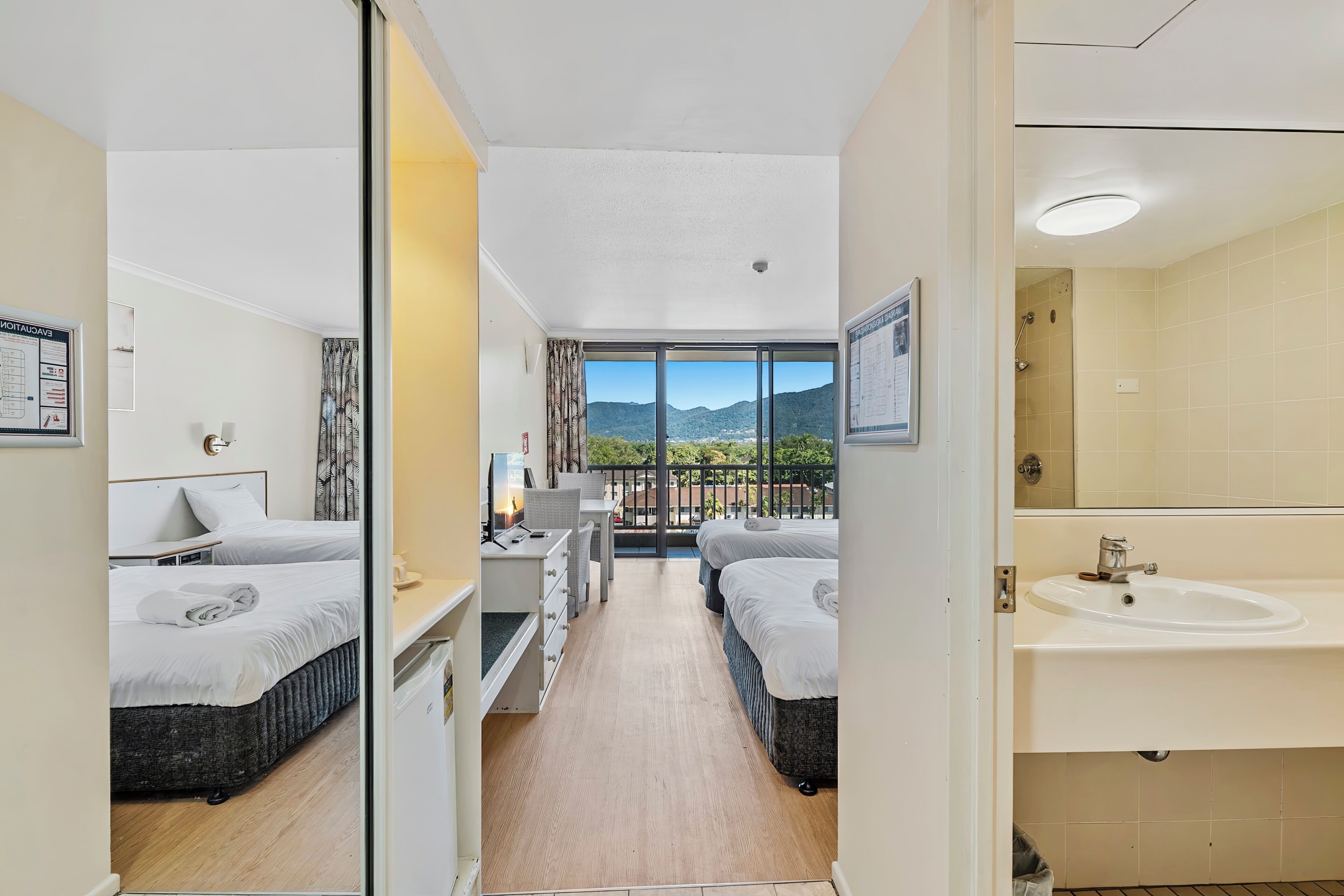 Twin Room, Mountain View