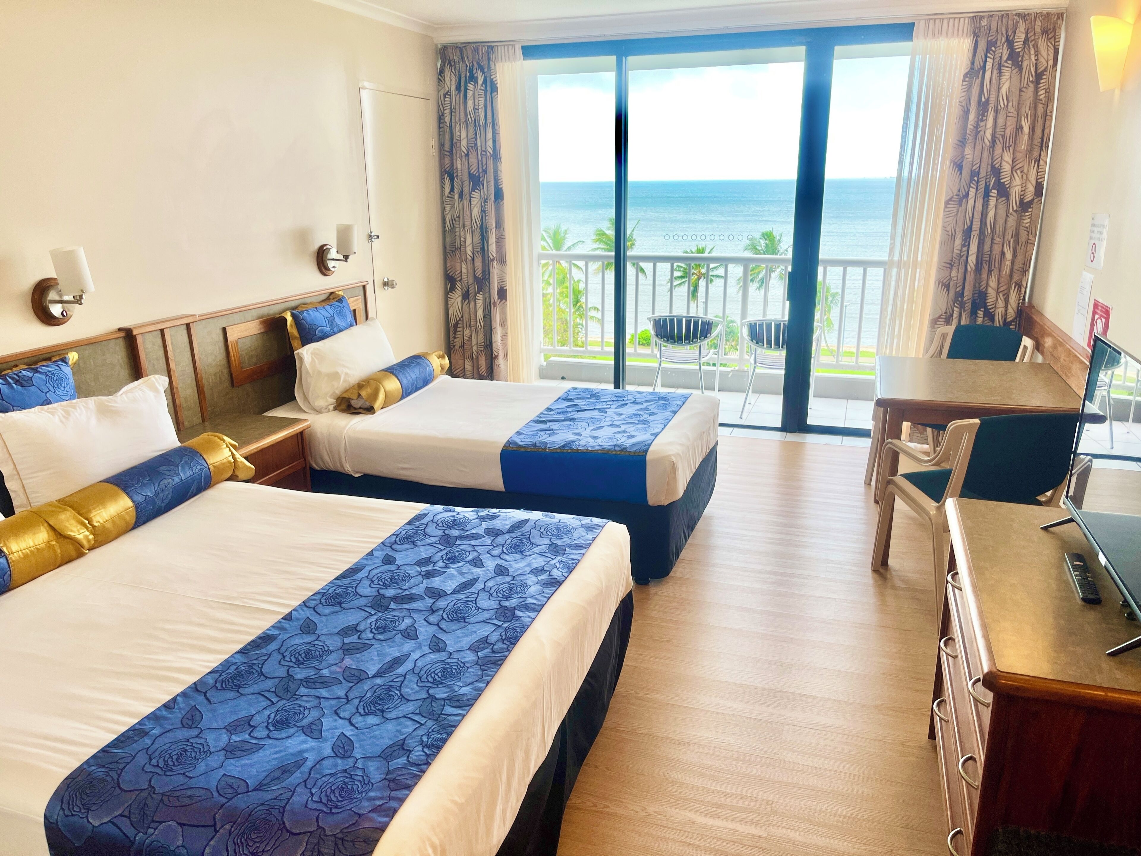 Deluxe Double Room, Ocean View | Desk, iron/ironing board, free WiFi, bed sheets