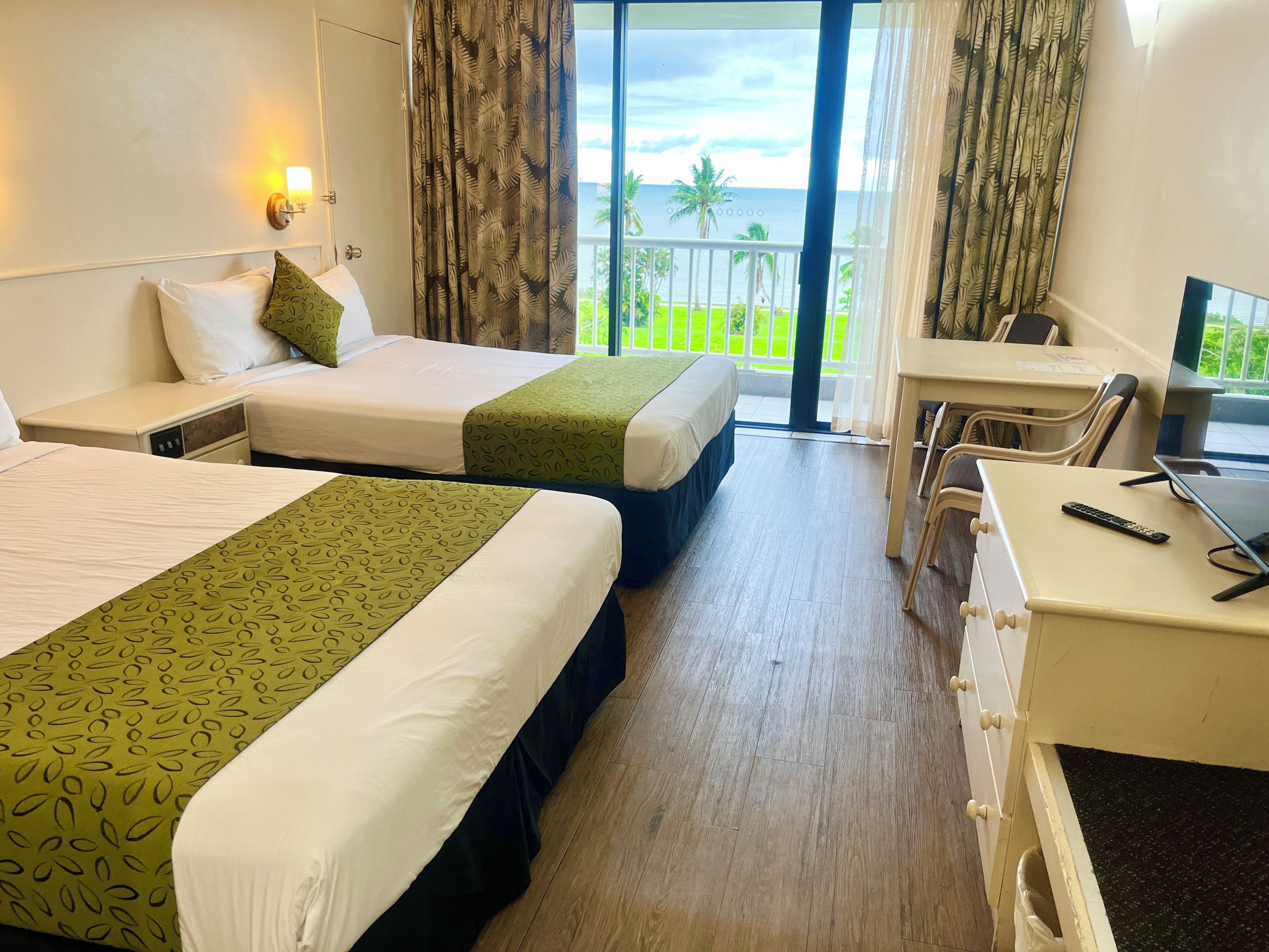 Deluxe Twin Room, Ocean View | Desk, iron/ironing board, free WiFi, bed sheets