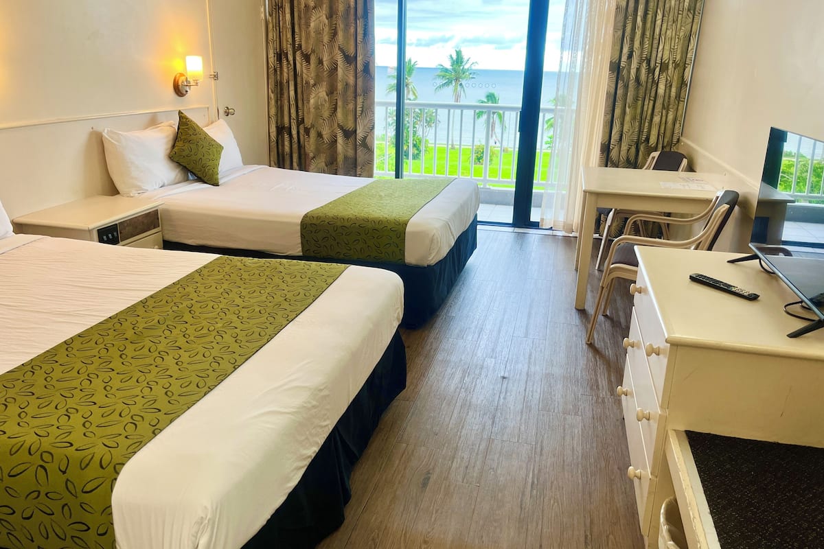 Deluxe Twin Room, Ocean View | Desk, iron/ironing board, free WiFi, bed sheets