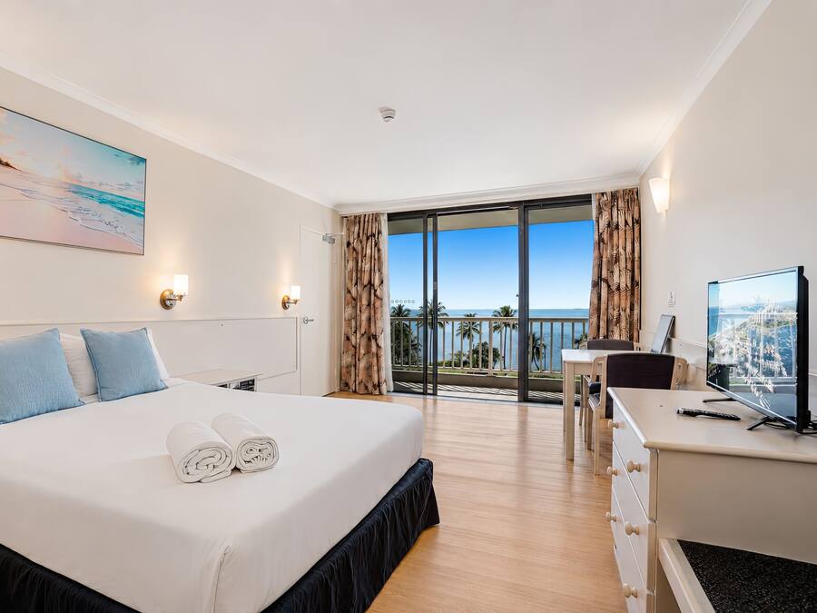 Quarto casal luxo, vista para o oceano | Escrivaninha, ferros/tábuas de passar roupa, Wi-Fi de cortesia