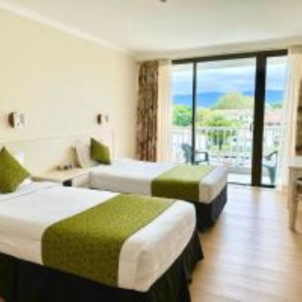 Zweibettzimmer, Bergblick | Schreibtisch, Bügeleisen/Bügelbrett, kostenloses WLAN