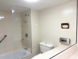 Shower, hair dryer, towels, soap - The Oceanfront Cairns (Cairns)