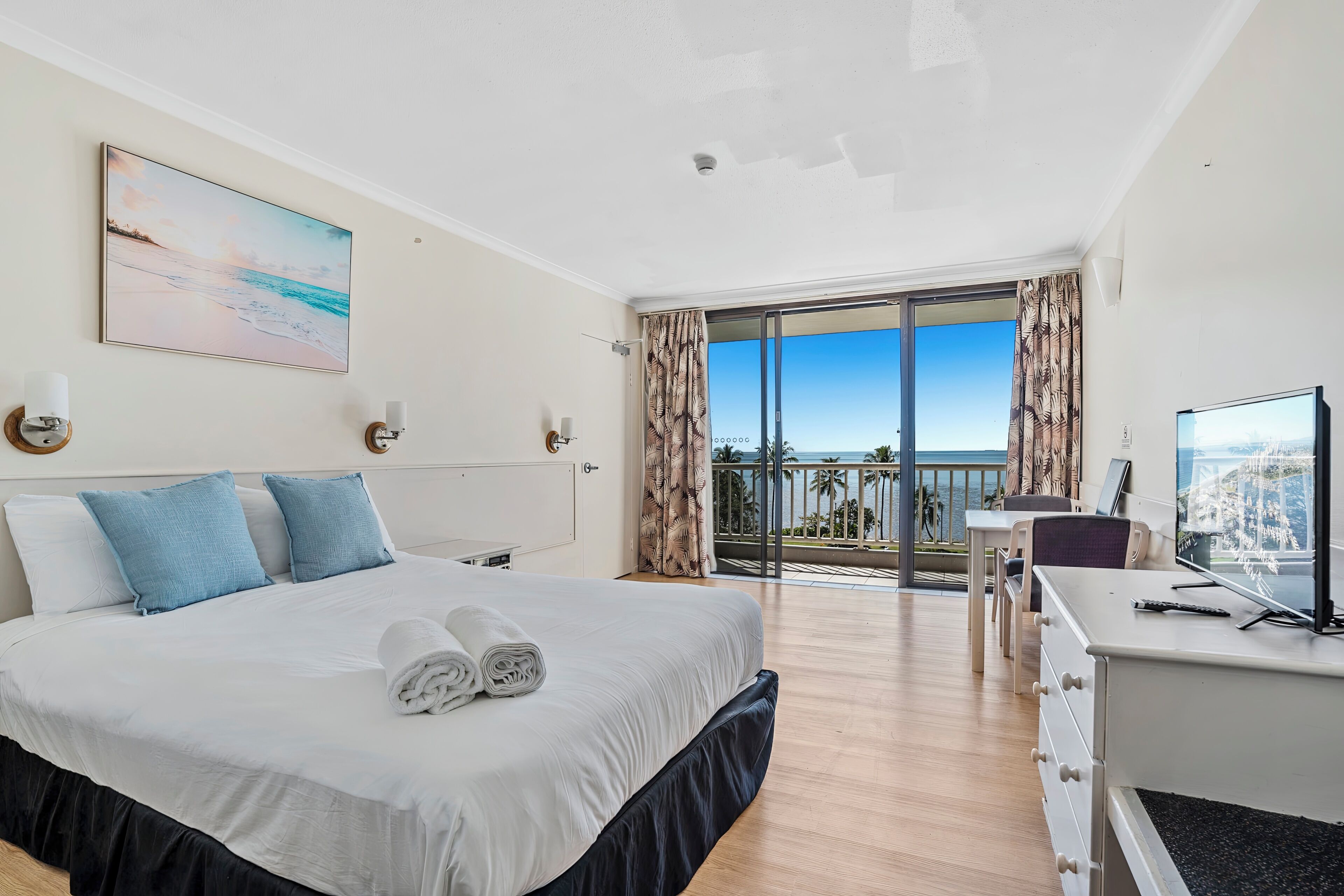 Deluxe Double Room, Ocean View | Desk, iron/ironing board, free WiFi, bed sheets