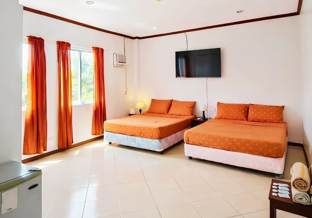 Family Room | Desk, free WiFi, bed sheets
