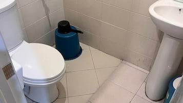 Double Room, Private Bathroom | Desk, free WiFi, bed sheets