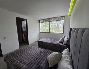 4 Schlafzimmer, Bügeleisen/Bügelbrett, WLAN, Bettwäsche