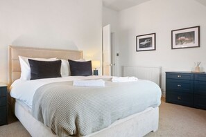 4 Schlafzimmer, Bügeleisen/Bügelbrett, kostenloses WLAN, Bettwäsche