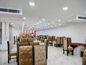 Dining - Hotel Gray Stone (Noida)