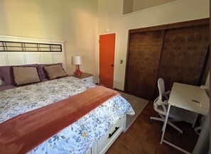 Ferros/tábuas de passar roupa, Wi-Fi, roupa de cama