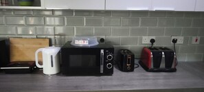 Room, 1 Bedroom | Private kitchen - Room-ensuite Room Near City Centre & Riv (Chelmsford)