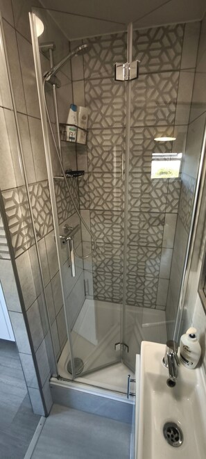 Room, 1 Bedroom | Bathroom - Room-ensuite Room Near City Centre & Riv (Chelmsford)