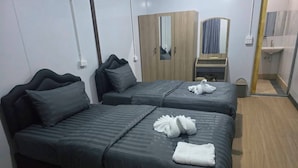 A hotel room with two beds, a wardrobe, a mirror, and a bathroom. - Oasis Phamee (Ko Pha-ngan)