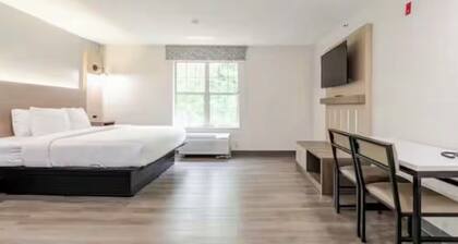 Cozy 1-bedroom hotel suite with kitchen in Columbia