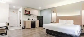 Cozy 1-bedroom hotel suite with kitchen in Columbia