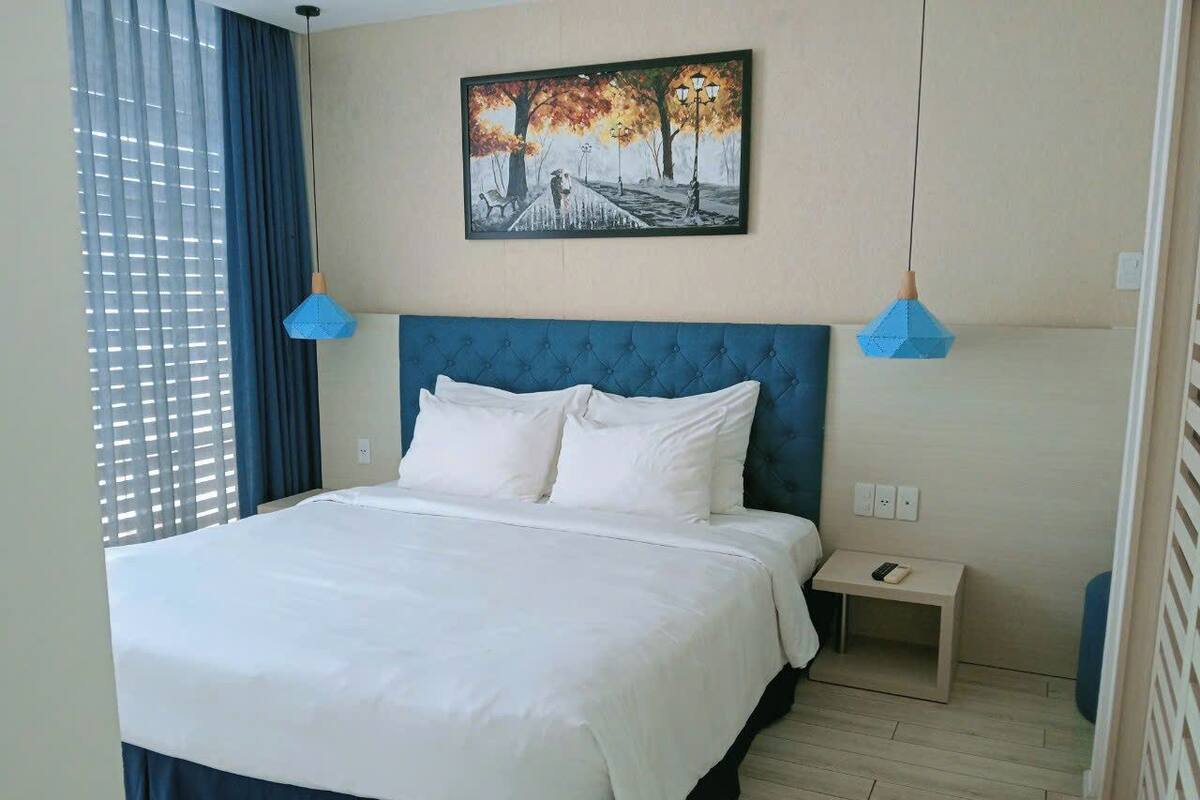 Deluxe Double Room | Iron/ironing board, WiFi (free), bed sheets