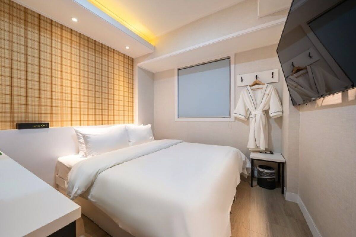 Standard Double Room, City View | Desk, laptop workspace, free WiFi
