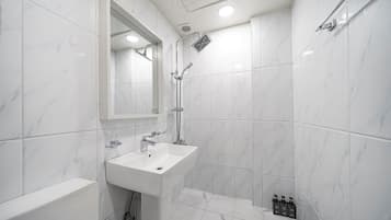 Standard-Doppelzimmer, Stadtblick | Badezimmer