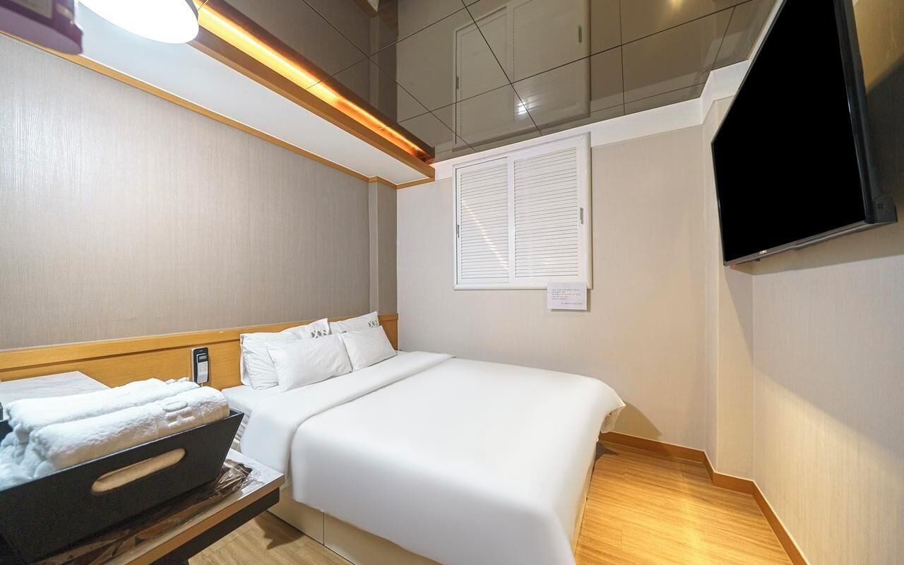 Standard Double Room, City View | Desk, laptop workspace, free WiFi