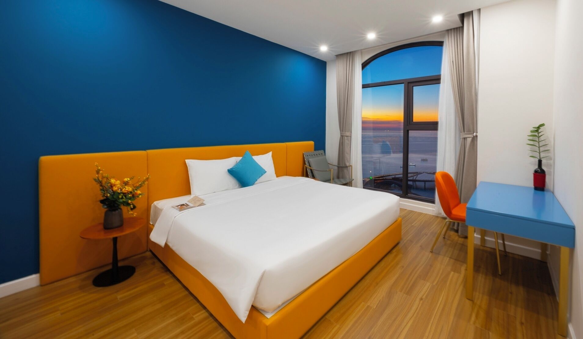 Apartamento, 1 quarto, sacada, vista para o mar | Escrivaninha, Wi-Fi de cortesia, roupa de cama