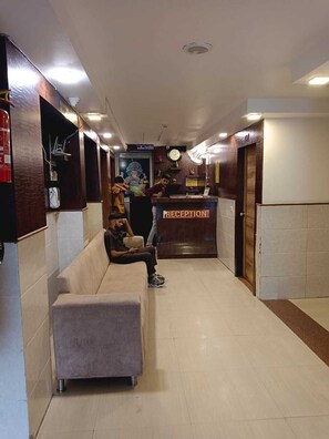 Lobby - Hotel Diamond Inn By Hint Hotels Pvt Ltd (New Delhi)