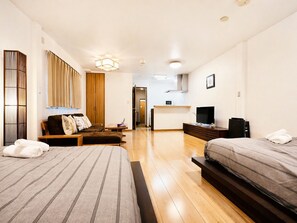 Familienapartment | Schreibtisch, laptopgeeigneter Arbeitsplatz, kostenloses WLAN
