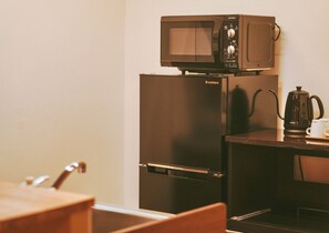 Apartamento familiar | Cocina privada | Microondas, placa de cocina y utensilios de cocina