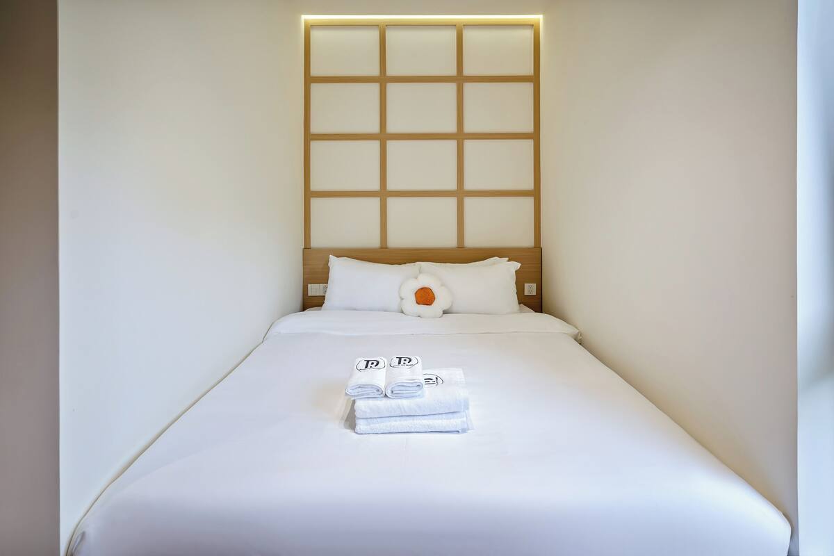 Tatami Double Room | Premium bedding, free WiFi, bed sheets