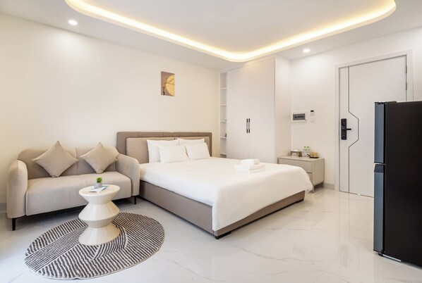 Superior Balcony Back Building View, Annex building | Premium bedding, free WiFi, bed sheets