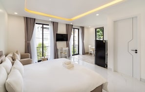 Deluxe King Balcony, Annex building | Premium bedding, free WiFi, bed sheets