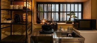 Quiet inn in Takatsuki/6 min. from station/13 min. from Kyoto, 15 min. from Osaka/ 1 hr. from Kansai Airport by direct train/ Japanese-style old private house/ Max. 10 people (including children)/ Projector