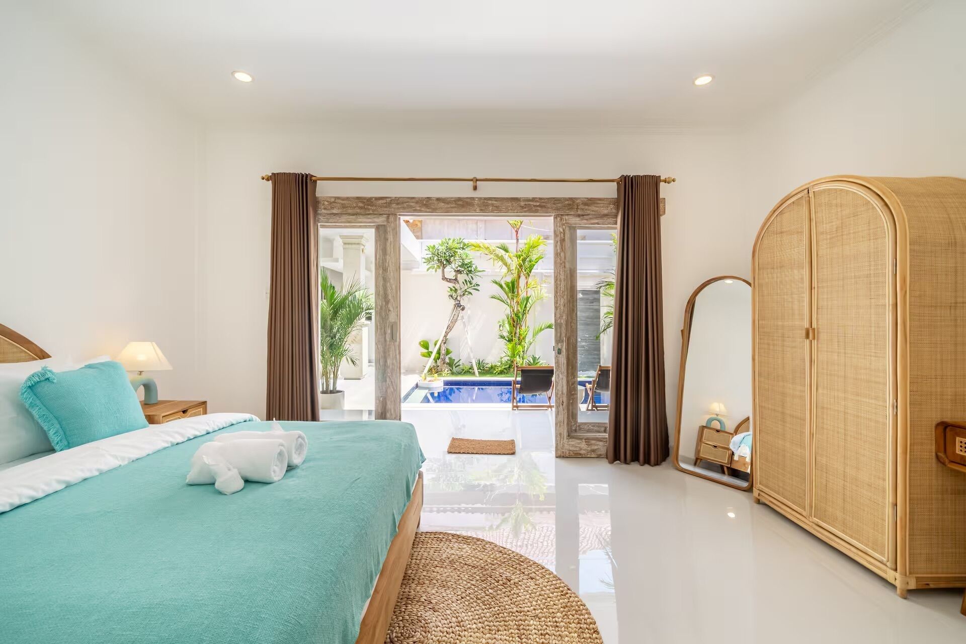 Egyptian cotton sheets, premium bedding, in-room safe