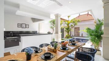 Superior-Villa, 4 Schlafzimmer, eigener Pool | Speisen