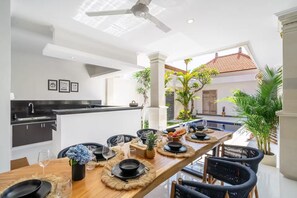 Superior-Villa, 4 Schlafzimmer, eigener Pool | Speisen
