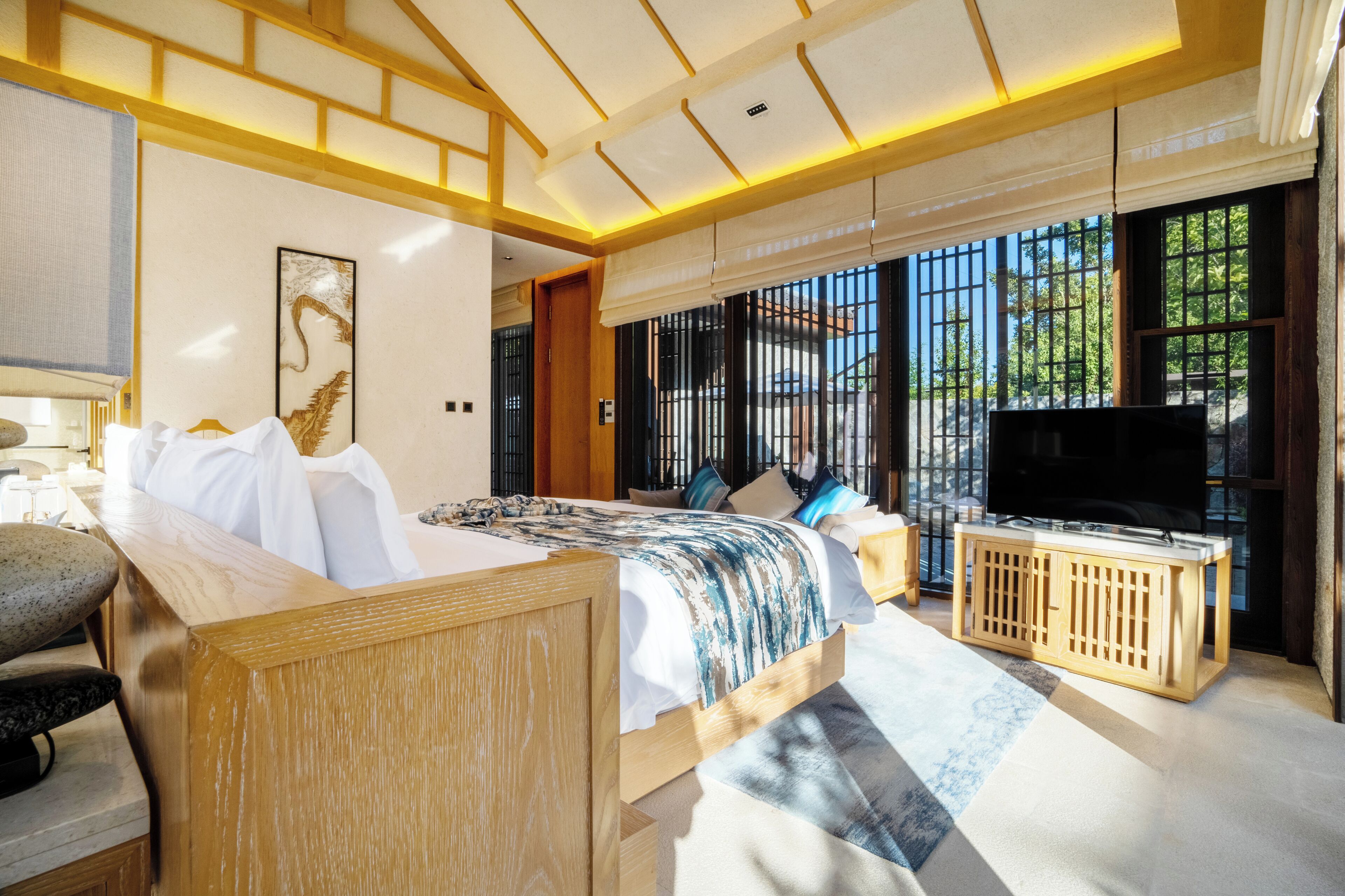 Hot Spring Private Double Bed Room, Mountain Spring Heated Pool, Comfortable Spring Soak | Down comforters, free minibar, in-room safe, desk
