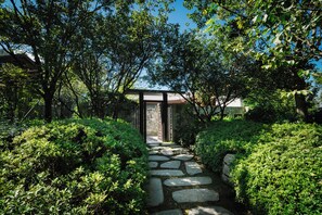 Exterior - Clouds Villa (Dali)