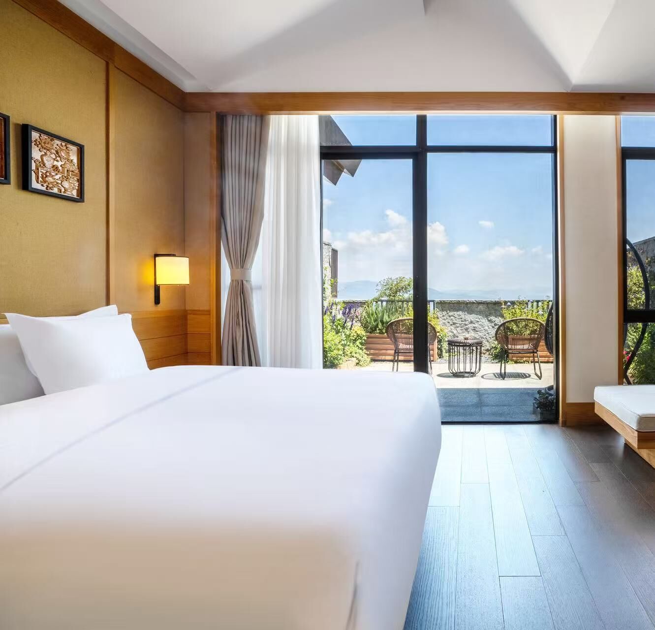 Twins Sea View Suite | Down comforters, free minibar, in-room safe, desk