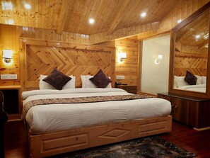 Honeymoon Room, Balcony, Mountain View | Free WiFi